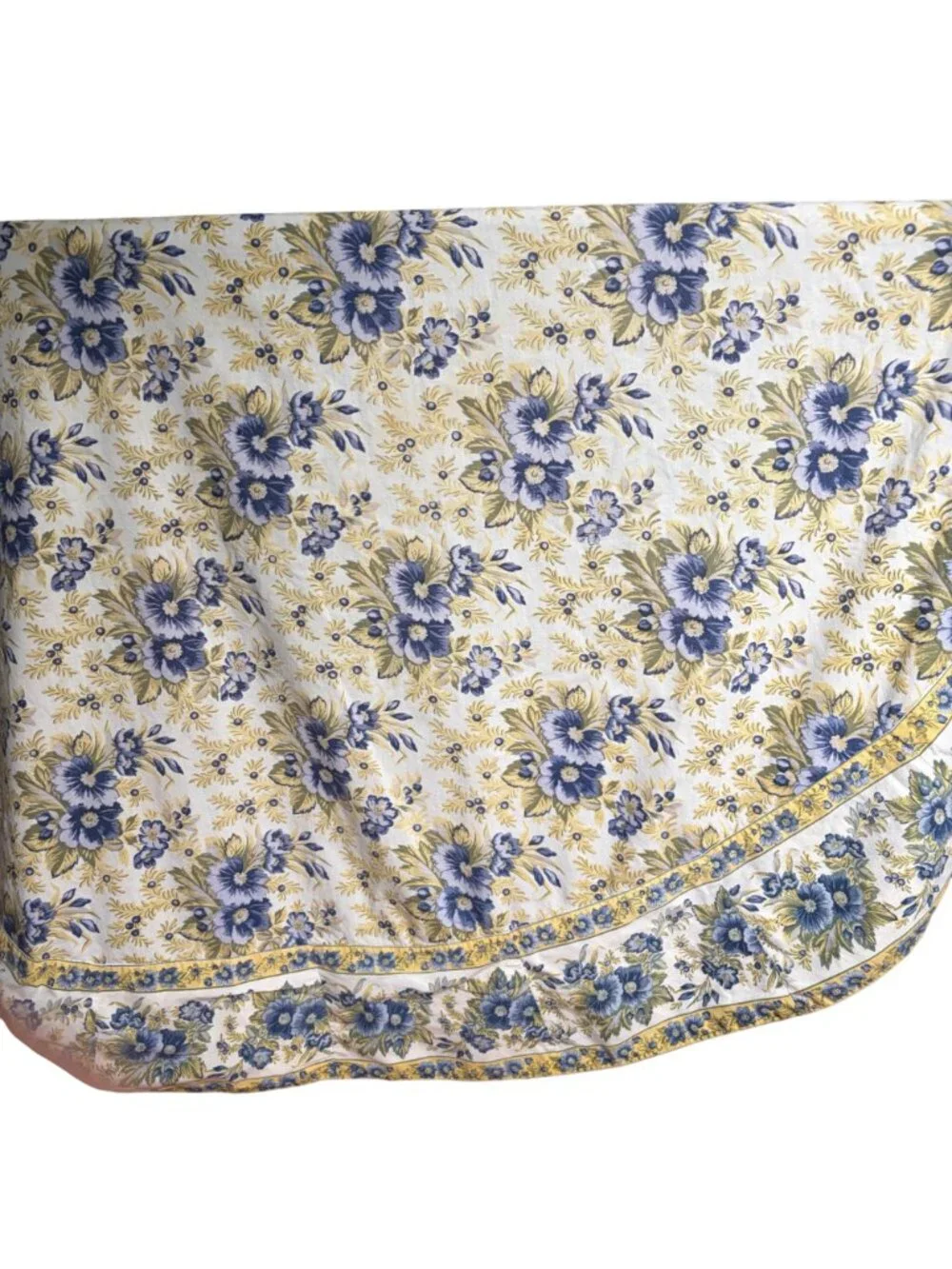 Vintage April Cornell Floral Tablecloth Round  88